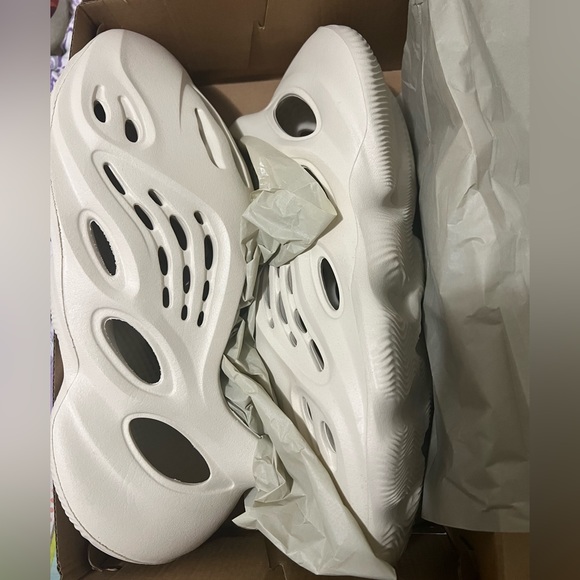 Yeezy Foam Runner Ararat Size 12 Men’s - Picture 2 of 11